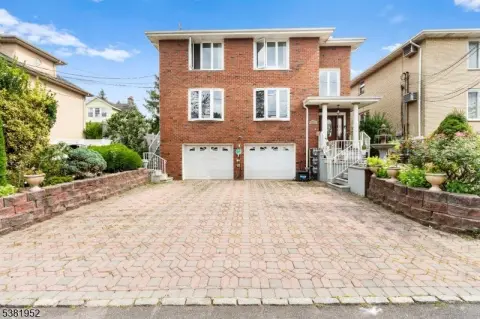 Spacious Multi-Family Home Near GWB