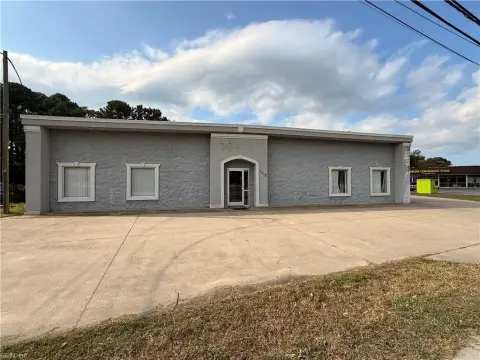 Renovated Warehouse on Airline Boulevard