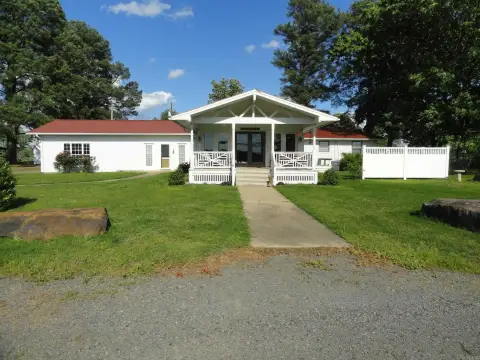 Farmhouse on Cattle-Ready Acreage