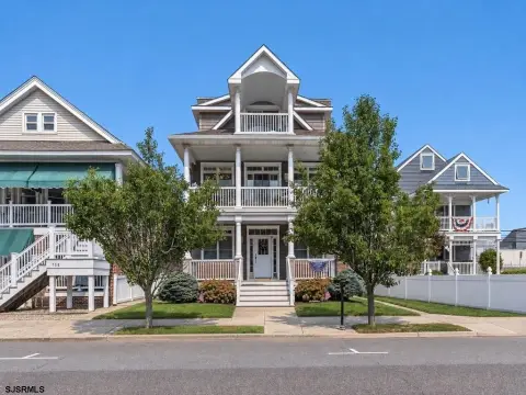 Residential Income Property with Rooftop Deck