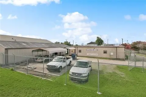 Versatile Commercial Space in Harvey