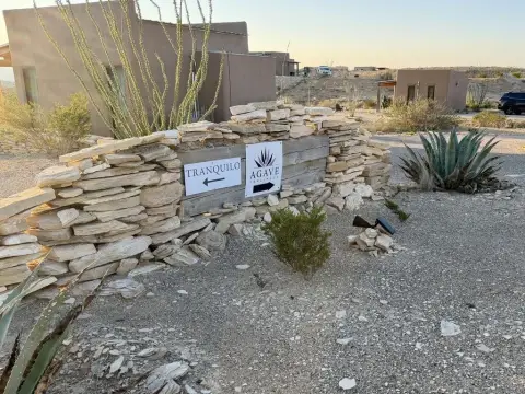 4-Casita Resort with Outdoor Showers
