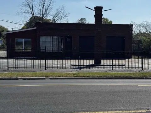 Macon Commercial Property with Bays