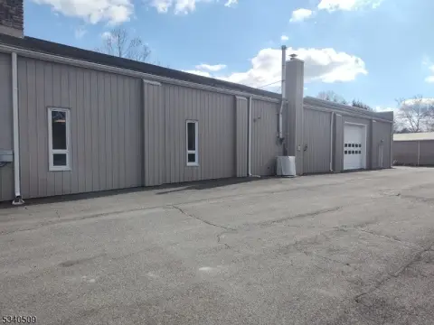 Versatile Industrial Warehouse in Belvidere