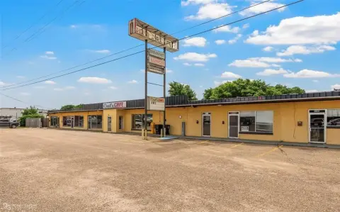 Commercial Strip Center Investment Opportunity