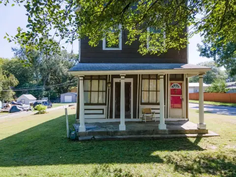 Chanute Duplex with Storefront History