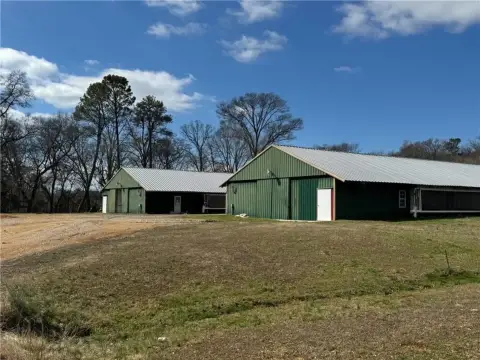 Commercial Breeder Farm Near I-75