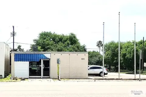 Corner Retail Showroom with Overhead Door