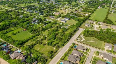 Spacious Land in DeSoto, TX