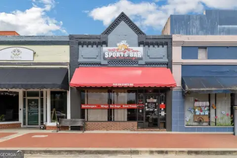 Sports Bar with Equipped Kitchen