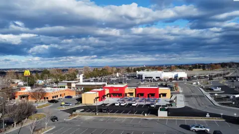 Outdoor Food and Retail Plaza