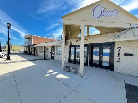 Cedar Hill Retail-Office Building