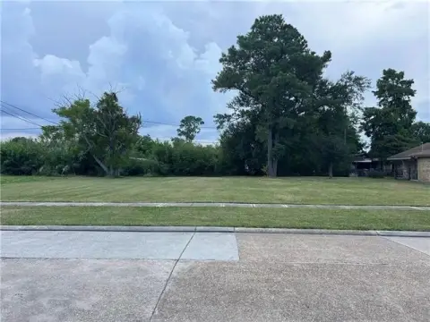 Double Lot in Chalmette Vista