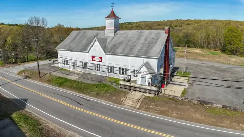 Thompson Commercial Property with Hall