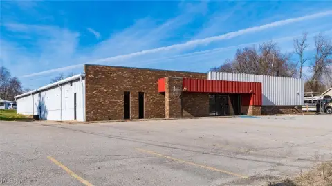 Zanesville Warehouse with Office Space