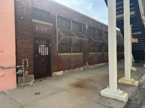 Chicago Warehouse with Expansion Potential