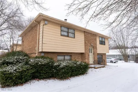 All-Brick Duplex in Youngstown, OH