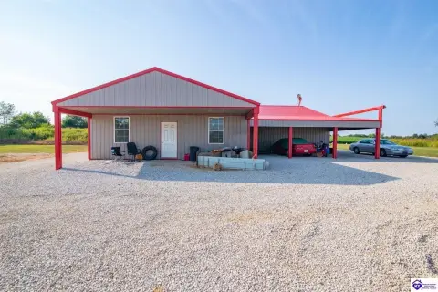 Hodgenville Warehouse with Airstrip Access