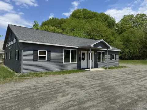 Commercial/Residential Building in Dexter, ME