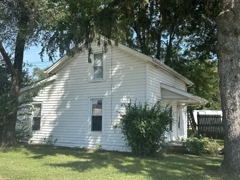 Charming Building Near Route 72