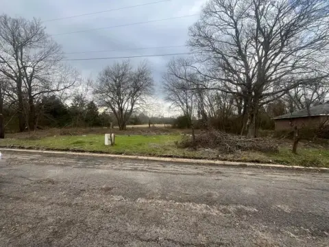Residential Land in Commerce, TX