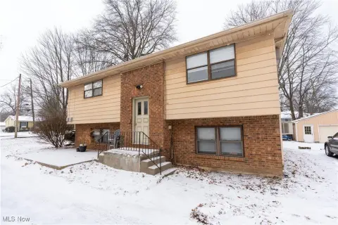 Charming All-Brick Youngstown Duplex