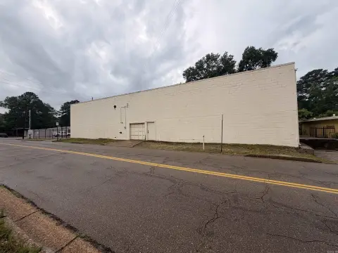 Warehouse with Fenced Yard