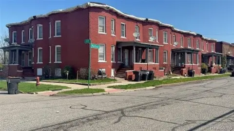 8-Unit Brick Apartment Building