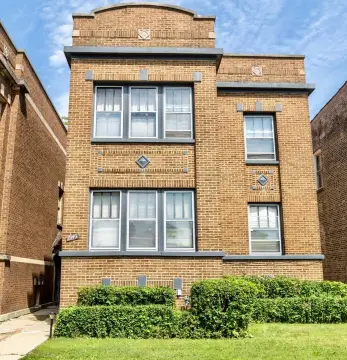 Multi-Unit Building in Auburn Gresham