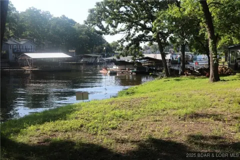 Lakefront Land in Gravois Mills