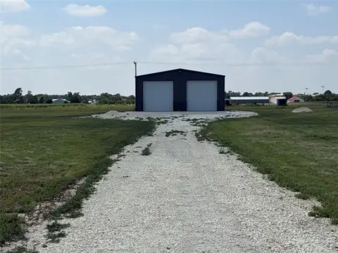 Modern Steel-Frame Building on 3.9 Acres