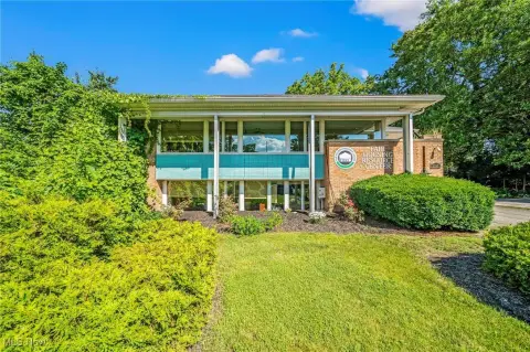 Distinctive Commercial Building on Mentor Avenue