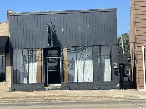 Versatile Commercial Building with Warehouse