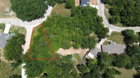 Treelined Corner Lot Near Amenities