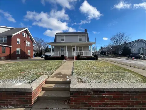 Mixed-Use Property in North Canton