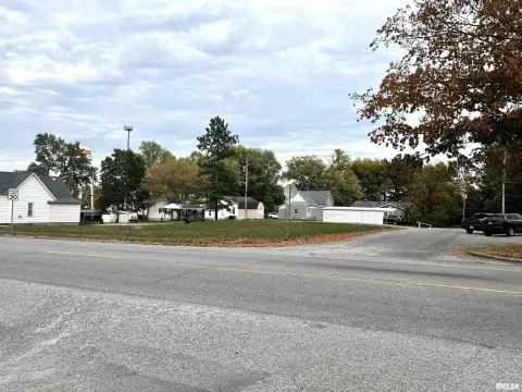 Corner Lot in Downtown Goreville