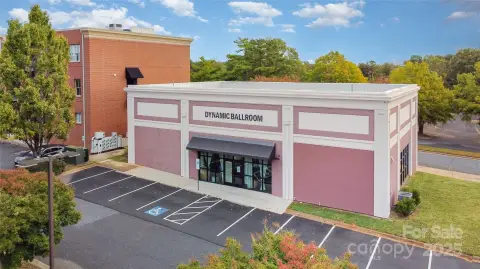 Freestanding Specialty Property