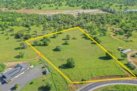 Land with Sweeping Views