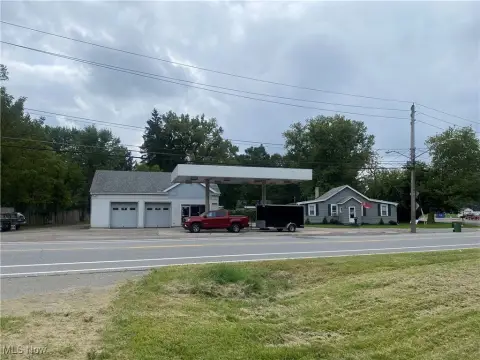 Eastlake Mechanic Shop with Land