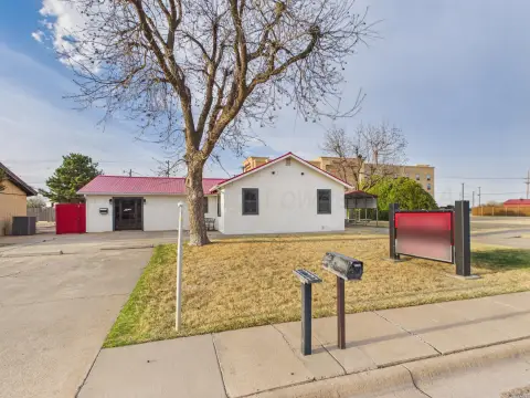 Picture of Office Units at 111 E 28TH Avenue, Pampa, TX