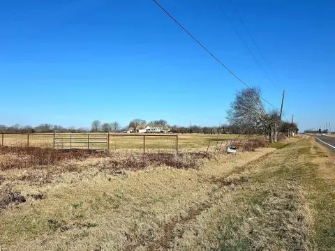 10 Acres in Wills Point