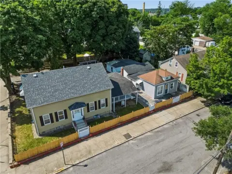 Picture of Triplexes at 127 Meadow Street, Pawtucket, RI