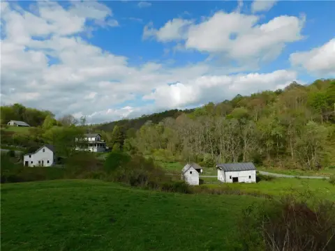 Picture of Farms at 108 Oak Spring Rd, West Finley, PA