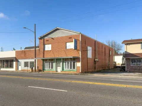 CHATSWORTH Mixed-Use Commercial Building
