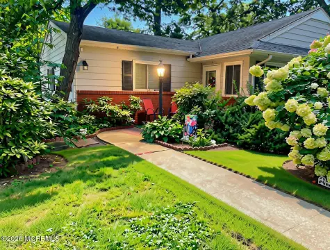 Two-Bedroom Duplex with Patio