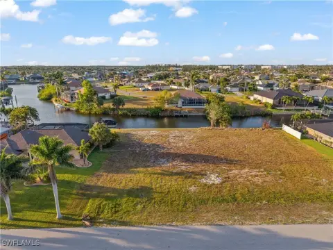 Waterfront Lot in Cape Coral