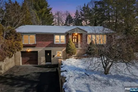 Spacious Ranch with Lake Views