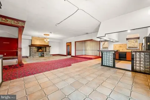 4,000 SF Commercial Space