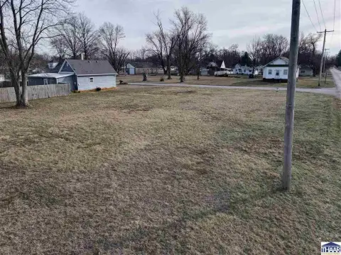 Residential Corner Lot in Paris
