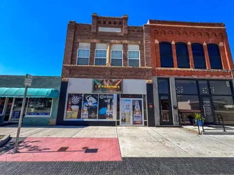 Versatile Commercial Property with Apartment